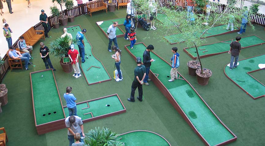 Quer aprender a jogar golfe? No BarraShopping toda família pode curtir o programa.